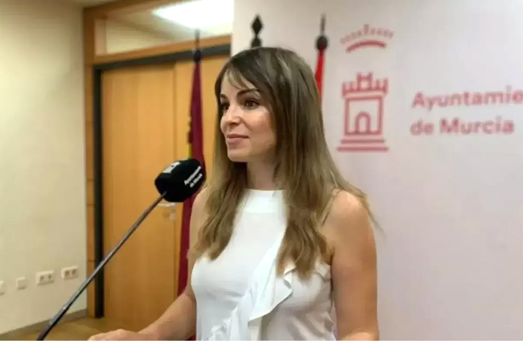 Rebeca P�rez ya es la primera alcaldesa de la historia de Murcia
